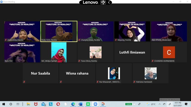 Foto team panitia dengan beberapa peserta webinar "Writing Is Healing". Sumber: Zoom (dok. pribadi)