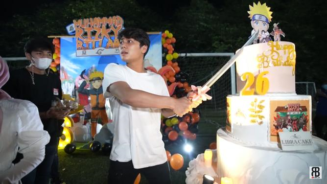 Potret Perayaan Ulang Tahun Rizky Billar yang Bertema Naruto. Foto: YouTube/Rizky Billar