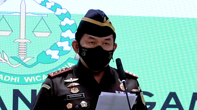 Jaksa Agung ST Burhanuddin saat melantik JAMPidmil Laksda TNI Anwar Saadi. Foto: Kejagung