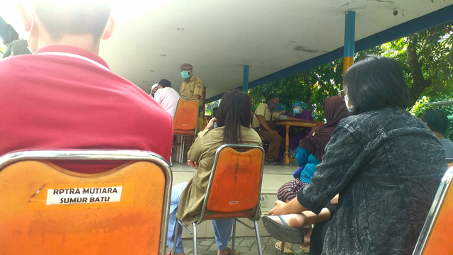 Suasana lokasi vaksinasi covid-19 di RPTRA Mutiara Sumur Batu | Sumber foto: dokumen pribadi