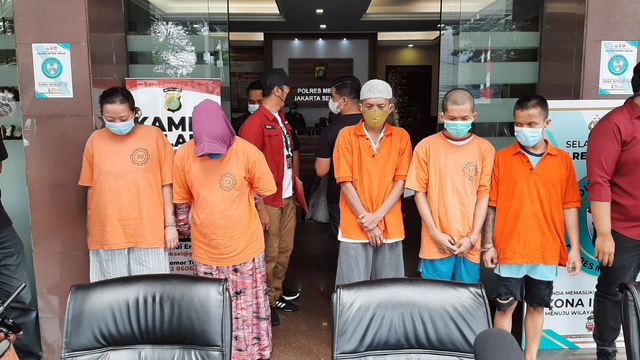 Jumpa pers kasus pencurian dengan pemberatan di Mapolres Metro Jakarta Selatan, Rabu (14/7). Foto: Dok. Istimewa