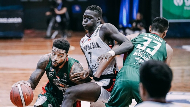 Pemain naturalisasi Dame Diagne (tengah). Foto: Perbasi/HO ANTARA