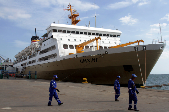 KM Umsini bersandar di Pelabuhan Soekarno Hatta di Makassar, Sulawesi Selatan, Rabu (14/7/2021). Foto: Arnas Padda/Antara Foto