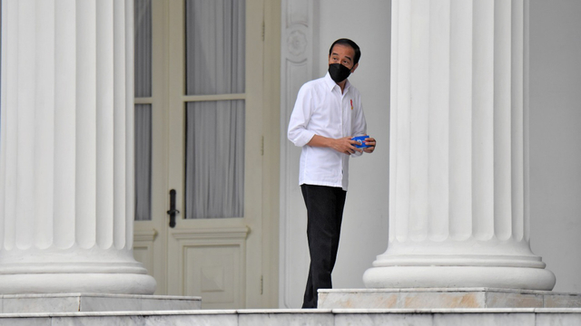 Presiden Jokowi di sela-sela peluncuran paket obat isoman di Istana Merdeka, Kamis (15/07/2021). Foto: Dok. Agus Suparto