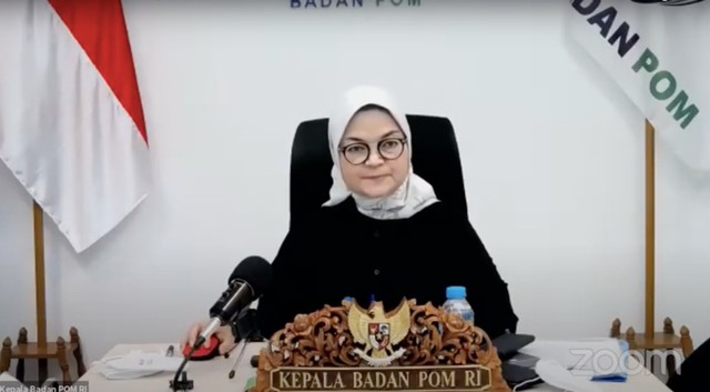 Kepala BPOM Penny Lukito mengumumkan penerbitan EUA Comirnaty (Vaksin COVID-19 Pfizer), Kamis (15/7). Foto: Youtube/BPOM