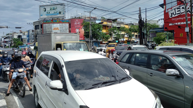 Kondisi kemacetan panjang di Simpang Juanda Medan. Foto: Rahmat Utomo/kumparan