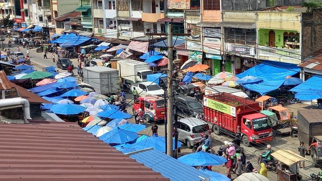 Kemacetan di Pasar Sukaramai yang diambil dari atas Gedung Pasar. Foto: Rahmat Utomo/kumparan