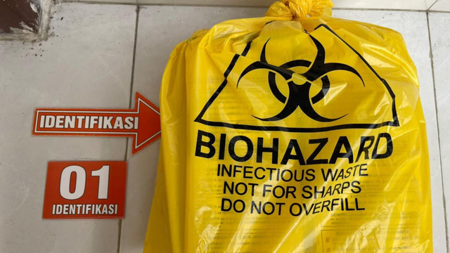 Tempat sampah peralatan vaksinasi yang disita  Foto: Dok. Istimewa