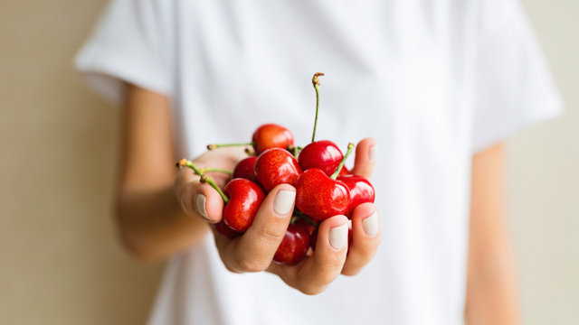 Ilustrasi buah ceri untuk ibu hamil. Foto: Shutter Stock