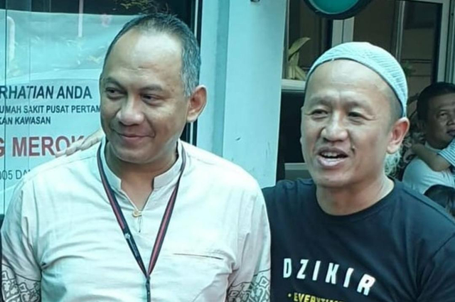 Tommy Pratama (kiri) dan Sandy Pas Band (kanan). Foto: Instagram Sandy Pas Band