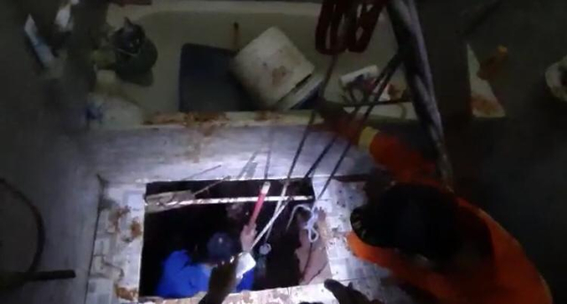 Proses evakuasi remaja terperosok ke dalam sumur tua di Tangerang Selatan. Foto: Dok. Istimewa