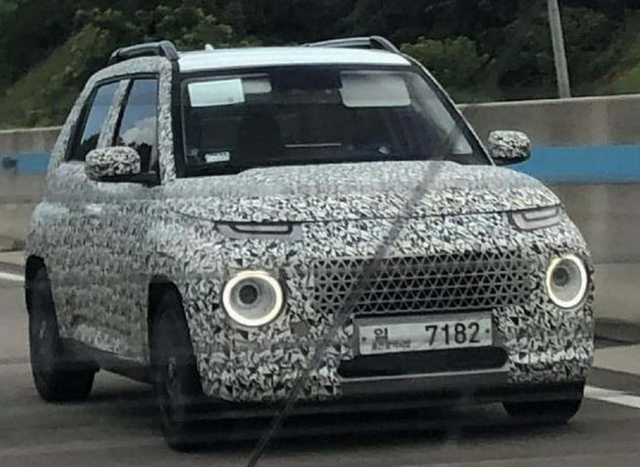 Hyundai Casper dibungkus stiker kamuflase. Foto: dok. Gaadiwaadi