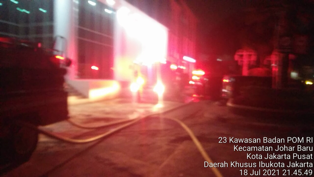 Kebakaran di jalan Percetakan Negara Raya, Johar Baru, Jakarta. Foto: Twitter/@humasjakfire