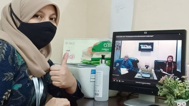 Ilustrasi Moderator membuka acara webinar dengan berpantun. Koleksi penulis