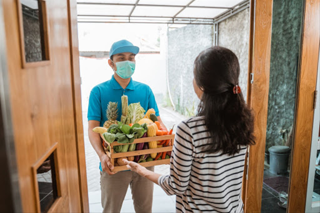Bahan makanan habis selama PPKM Darurat? Ini strategi belanja di pasar online! Foto: Shutterstock.