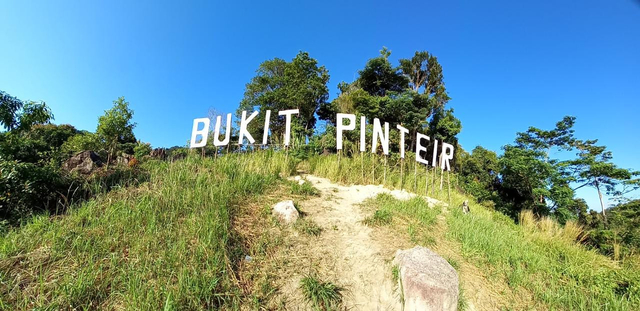 Bukit pinteir salah satu objek wisata pilihan untuk belibur diakhir pekan.