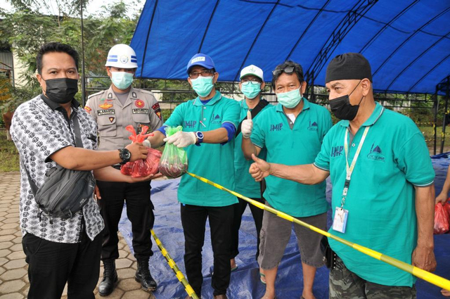 Karyawan Kawasan IMIP Sembelih 11 Hewan Kurban. Foto: Istimewa