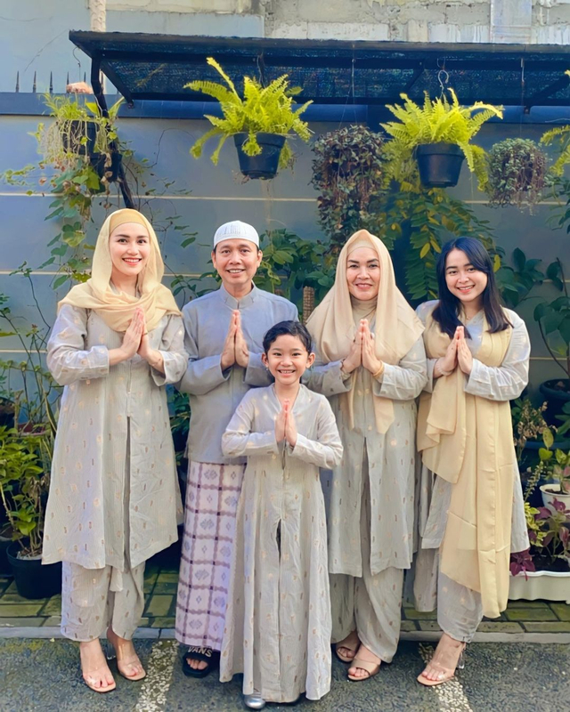 Gaya Ayu Ting Ting saat Rayakan Idul Adha Foto: Instagram @ayutingting92