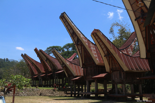 Rumah adat Sulawesi Selatan yakni Tongkonan kebangaan Suku Toraja. Sumber: Kementerian Keuangan