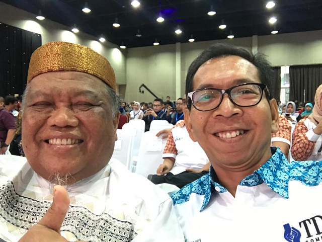 H Nuzli Arismal atau yang akrab disapa H Alay (Kiri) dan Badroni Yuzirman (kanan). dok/TDA