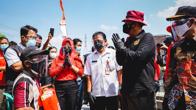 Kepala BIN Budi Gunawan tinjau vaksinasi di Semarang, Rabu (21/7). Foto: BIN