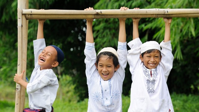 Ilustrasi anak pulang sekolah. Foto: Shutter Stock
