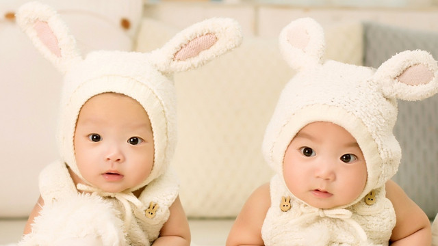 Anak kembar identik. Foto: Shutter Stock