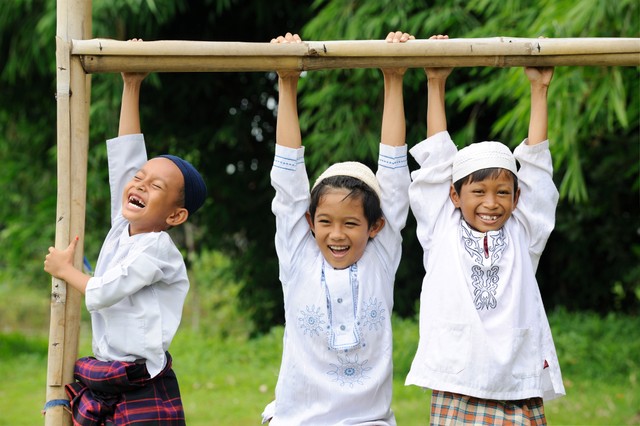 Ilustrasi anak bermain saat lebaran. Foto: Shutter Stock