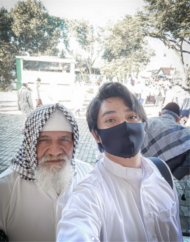 Arbani Yasiz dan ayahnya. Foto: Instagram/arbaniyasiz