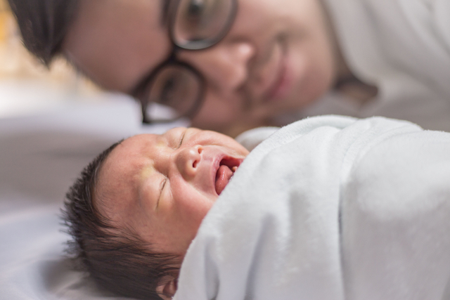 Kenapa Bayi Tiba-tiba Menangis saat Tidur? Foto: Shutter Stock