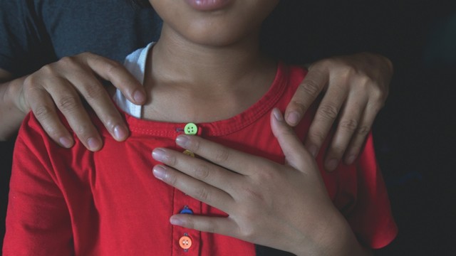 Waspada Child Grooming: Ini Ciri-ciri yang Perlu Orang Tua Kenali. Foto: Shutter Stock