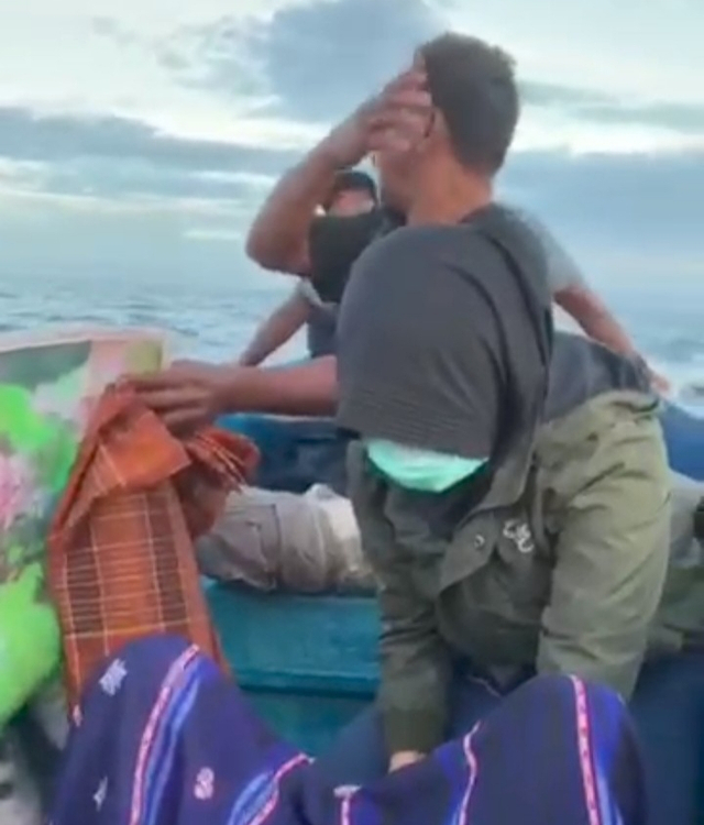 Kisah Heroik Bidan di Sulteng Bantu Ibu Melahirkan di Perahu. Foto: Istimewa