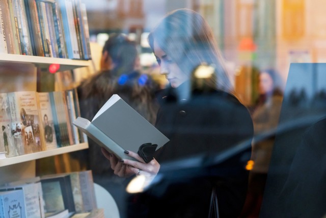 Ilustrasi membaca buku. Foto: Shutterstock