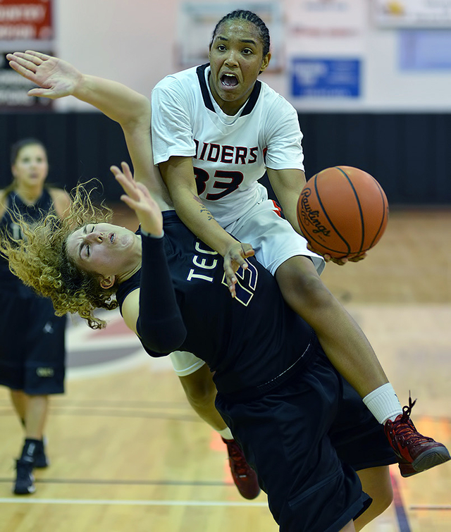 Pelanggaran Dalam Bola Basket (Sumber: Flickr)