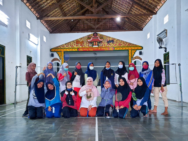 Kegiatan Bulu Tangkis di Desa Samiran by Cahya Intansari