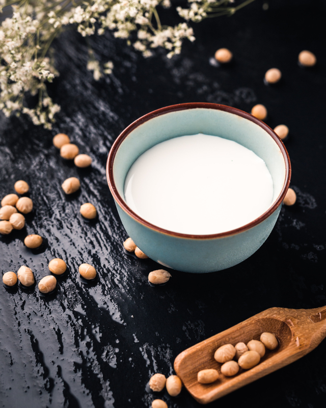 Ilustrasi susu kedelai, sumber foto: https://unsplash.com/