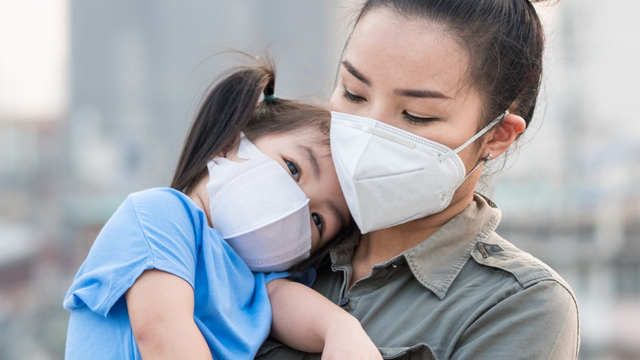 Ilustrasi anak dan ibu pakai masker cemas. Foto: Shutter Stock
