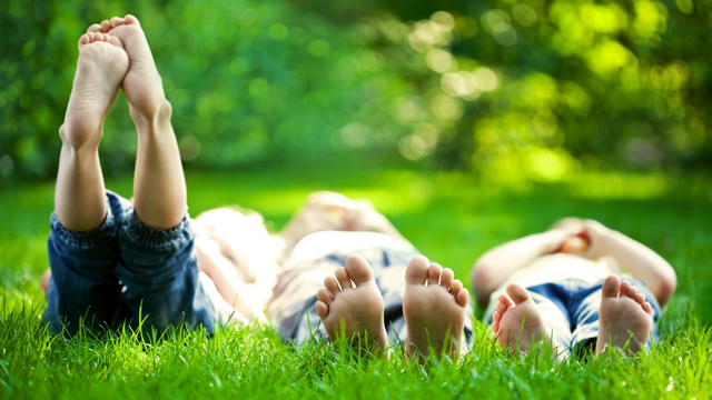 Ilustrasi anak di luar ruang. Foto: Shutter Stock