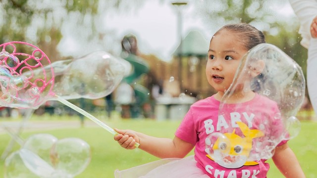 Ilustrasi anak main di ruang terbuka. Foto: Shutter Stock