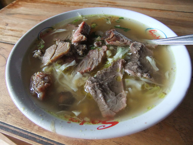 Resep soto daging sapi. Sumber: commons.wikimedia.org