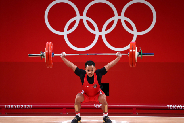 Atlet angkat besi Indonesia, Eko Yuli Irawan di Olimpiade Tokyo 2020. Foto: REUTERS/Edgard Garrido