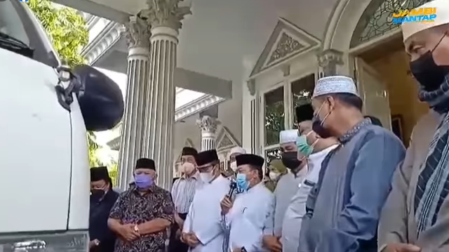 Pelepasan jenazah Mantan Wakil Gubernur Jambi Hasip Kalimuddin Syam. (Foto: sc humas pemprov)