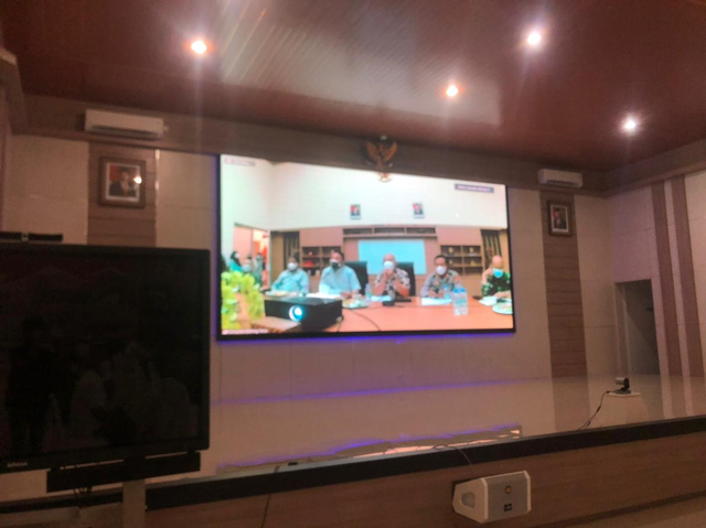 Bupati Belitung Timur, Burhanudin, saat menyampaikan penanganan dan pencegahan COVID-19.