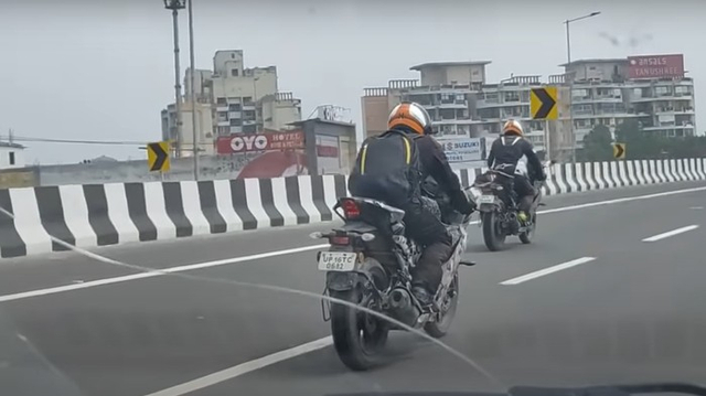 Motor yang diduga Yamaha R15 terbaru sedang uji jalan di India. Foto: Abhianav Bhatt