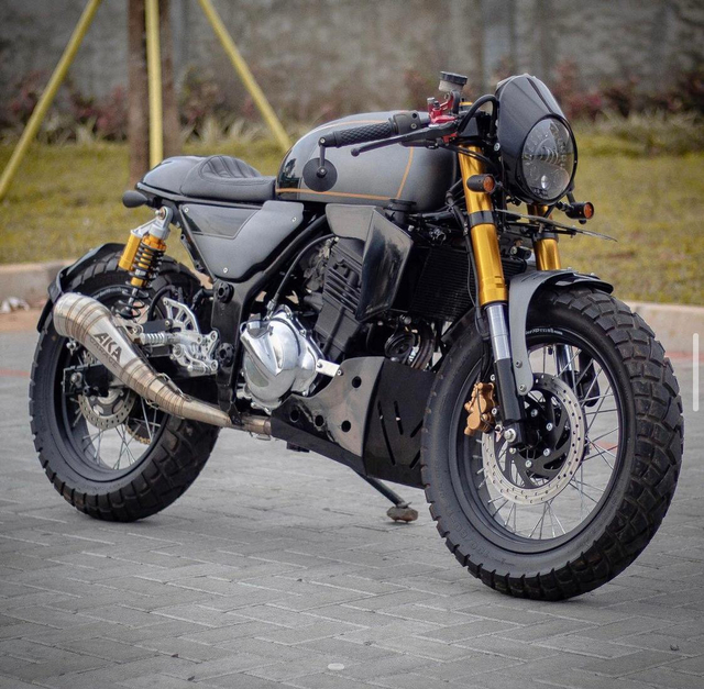 Modifikasi Kawasaki 250 Karbu Cafe Racer. Foto: Akagaragade.id
