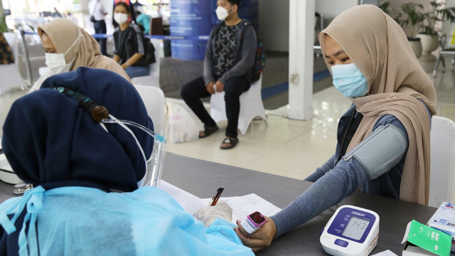 Vaksinasi bagi penumpang di Stasiun Gambir. Foto: KAI