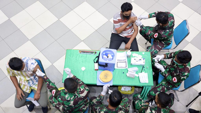 Vaksinasi corona di Aceh. Foto: Suparta/acehkini