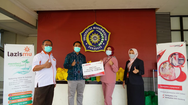 Universitas Muhammadiyah Surabaya Bagikan Oximeter Gratis pada Pasien Isoman