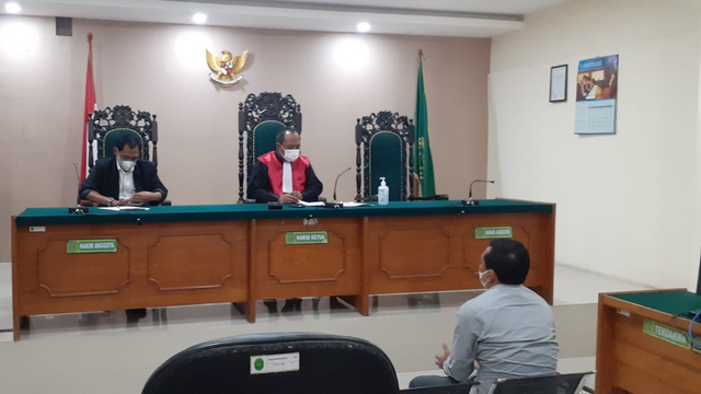 Anggota DPRD Banyuwangi, Syamsul Arifin, menjalani sidang pelanggaran PPKM Level 3-4. Foto: Dok. Istimewa