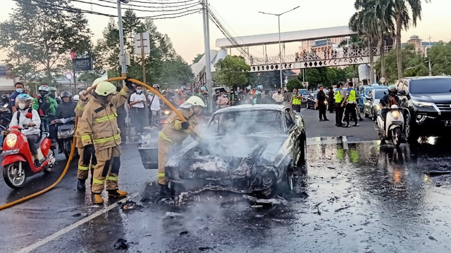 Ford mustang 1966 terbakar di Jaksel.  Foto: Dok. Istimewa